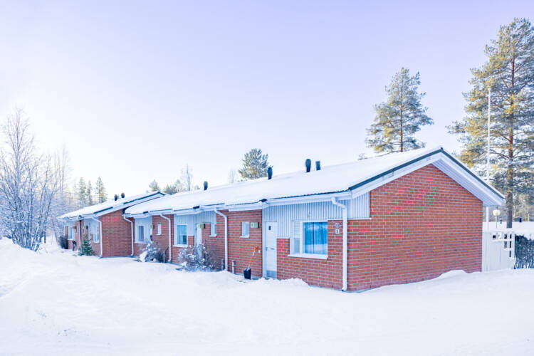 Puistorinne 43 B talvella